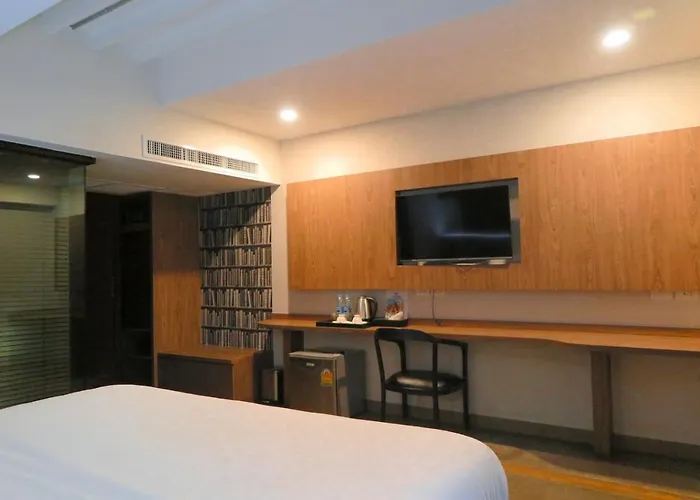 V20 Boutique Jacuzzi Hotel 4*