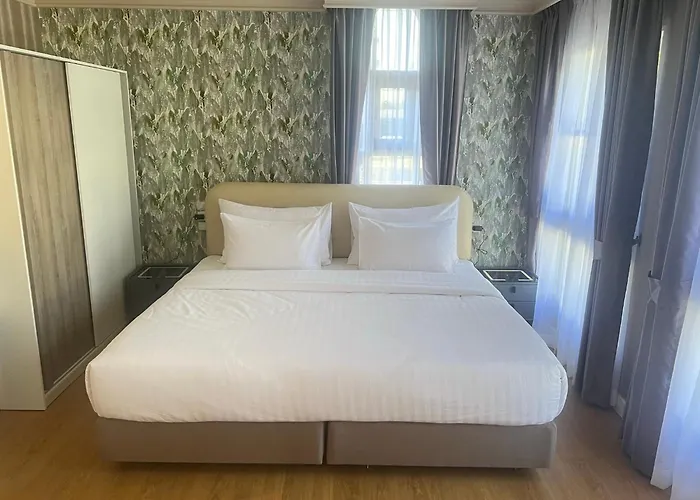 V20 Boutique Jacuzzi Hotel