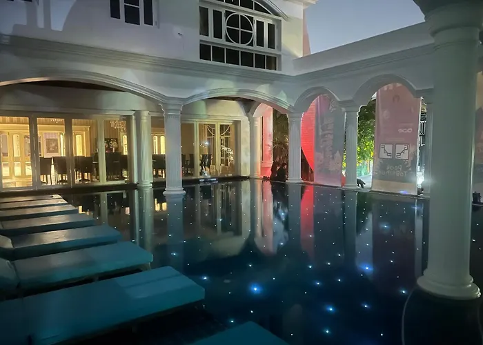 V20 Boutique Jacuzzi