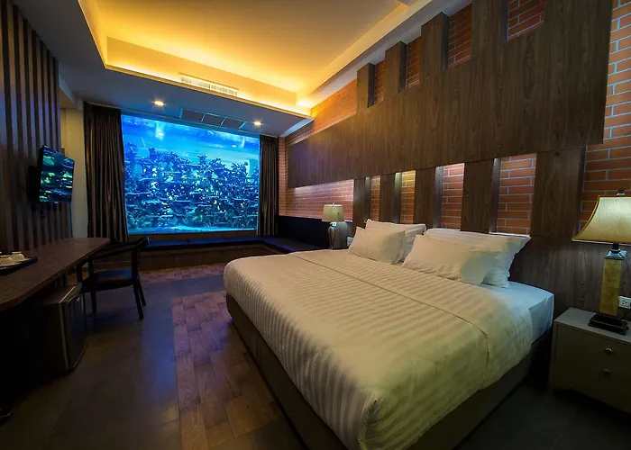 V20 Boutique Jacuzzi Hotel 4*