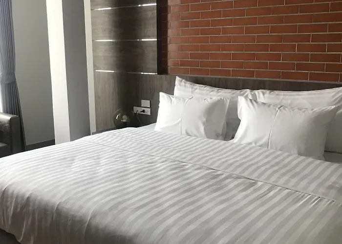 V20 Boutique Jacuzzi Hotel 4*