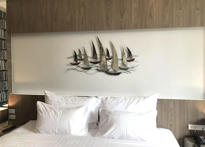 V20 Boutique Jacuzzi Hotel
