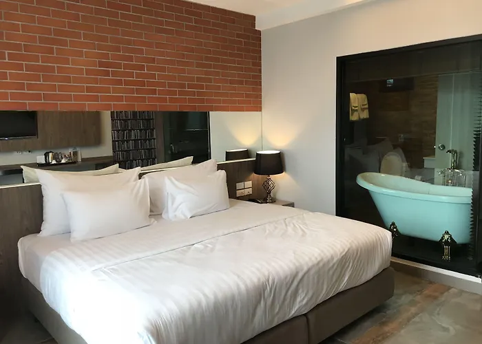 V20 Boutique Jacuzzi Bangkok