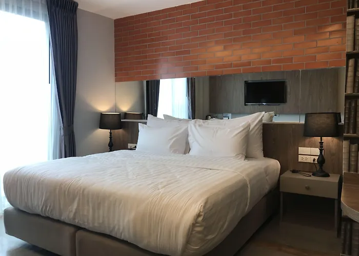 V20 Boutique Jacuzzi Hotel