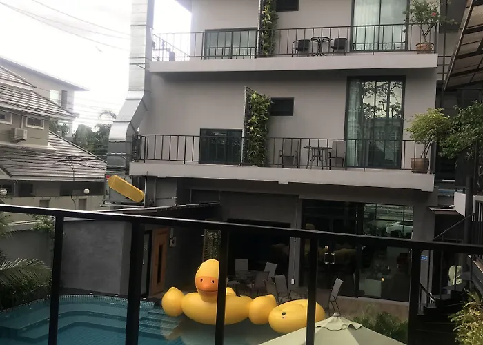 מלון V20 Boutique Jacuzzi 4*